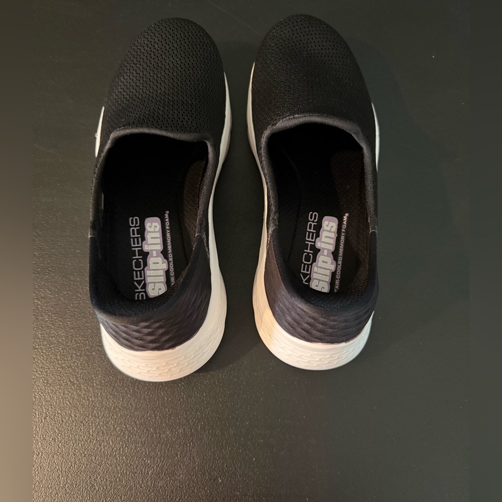 Sketchers Black Hands Free Sneakers